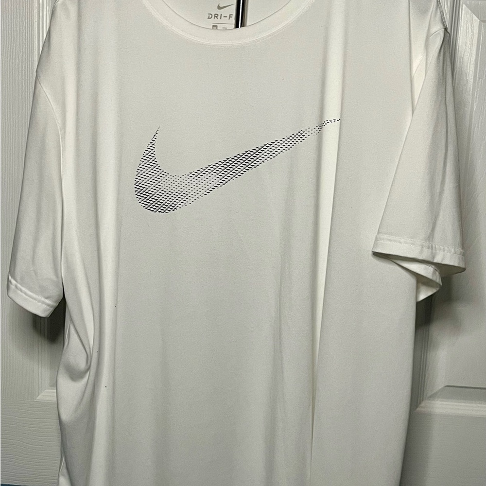 Nike White Short Sleeve Tee XXL